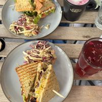 Tostados de Pulled no-pork y jamón con queso at Café Vegetal in Mexico City