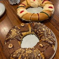 Rosca de vainilla y chocolate (la de chocolate mi fav) están de buen tamaño para ser personales at Café Vegetal in Mexico City