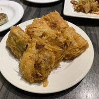 Fried tofu mushroom roll at Bǎo Dá Gǎng Shì Chá 寶達港式茶 in Taichung