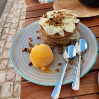 Pancakes with caramel, apple slices and mango sorbet at Sugar Rabbit Kaffé in Albufeira