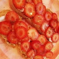 Strawberries and cream cheeze on toast at Sugar Rabbit Kaffé in Albufeira