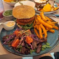 Sriracha burger with sweetpotato fries and mixed salad at Sugar Rabbit Kaffé in Albufeira
