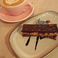 "Snickers" cake and flat white 😋😋😋 at Sugar Rabbit Kaffé in Albufeira