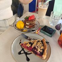 Notella pancake and red berries tarts at Sugar Rabbit Kaffé in Albufeira