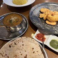 Chana masala, turmeric rice, chappati, veg pakora   at Kanak in Hiroshima