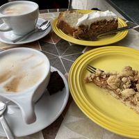 Apfelkuchen mit Streusel, Möhrenkuchen mit Frosting, Zitronenrührkuchen - dieser war das Highlight  at Heinrichs Plant-based Kitchen in Paderborn