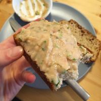 Homemade bread with bean spread at Heinrichs Plant-based Kitchen in Paderborn