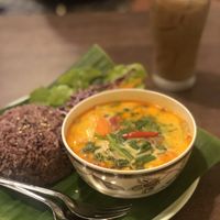Vegan curry and icecoffee with soy milk at Mr Green in Chiang Mai