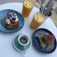 Orange juice, espresso, avocado toast & french toast (can’t remember if this was vegan or not but my non-vegan friend had that)  at La Popote d'Ondine in Nice