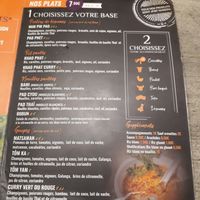 Menu (dishes that can be made vegan are marked with a green "v") at Thai Station in Rennes
