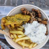 Fysh and chips sauce tartare avec moules frites at The Vegan Butcher's Choice in Brussels