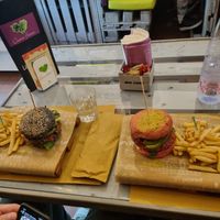 The 2 vegan burger at Cuore Fresco in Catania