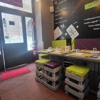 ("vegan" & "Gluten free" an der seitlichen Glastür) 💚 at Cuore Fresco in Catania