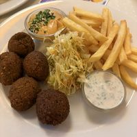 פלאפל עם רטבים טעימים   at Napfényes Restaurant & Confectionery in Budapest