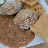 Combo, southern fried tofu, beans and Mac n cheese at Souley Vegan in Oakland