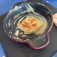 Hummus con pan de pita (RIQUISIMO, CASERO!!)  at Campomar in San Vicente De La Barquera