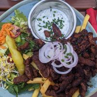 Gyros mit Tzatziki und Pommes at Bodhi in Ulm