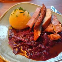 Ente mit Blaukraut und Knödel at Bodhi in Ulm