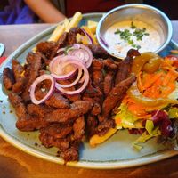 Gyros mit Zatziki und Pommes at Bodhi in Ulm