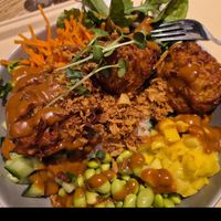 Leckere Bowl, große Portion, sehr zu empfehlen. at MUC - Surf & Turf - MAC in Munich