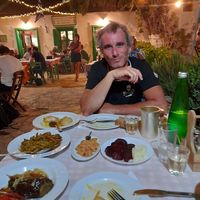 Melanzane arrostite con peperoni e cipolle, fagiolini saltati, barbabietola con salsa all’aglio, cipolle ripiene di riso e verdure, melanzane salate.   at Ta Platania in Kastellorizo