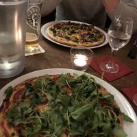 Drinnen kann man gemütlich sitzen at Roots meets Pizzabox in Detmold