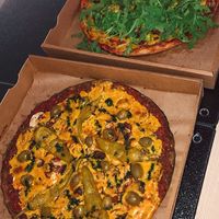 Auf Wunsch wird auch etwas reichlicher belegt :P at Roots meets Pizzabox in Detmold