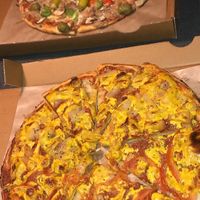 Mit Zwiebeln, Tomatenscheiben und dem besten „Käse-Ersatz“! at Roots meets Pizzabox in Detmold