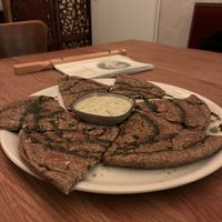 Pizzabrot aus Hanf-Teig mit Pesto und Dipp (vegan, sättigend)  at Roots meets Pizzabox in Detmold