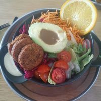 Avocado bowl at Kitchen Hub in Innsbruck