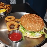 Burger happyvore at Mauvaise Graine in Angers