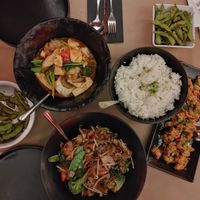 Les plats principaux que nous avons partagés. at Restaurant Wong in Quebec