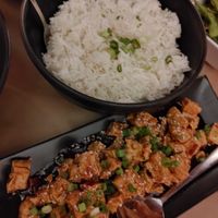 Tofu général Tao. Il n'est pas sur le menu. Le Chef a remplacé le poulet par du tofu. Un peu sucré et très bon. at Restaurant Wong in Quebec