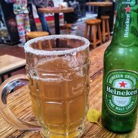 Amigxs y 🍔🌱🍺 at Café León in Bogota