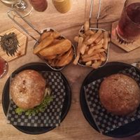 Leon y orellanas 😌 at Café León in Bogota