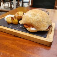Pulled pork sandwich (with pizza dough bread) at Blu Bar in Barcelona