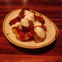 Bravas... ¡y guapas!
- Patatas al horno con alioli y salsa picante - 5.90 € at Blu Bar in Barcelona