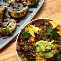 Gyozas, y "Nachos & Guacamole" at Blu Bar in Barcelona