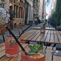 The view and some homemade fruity ice teas at Foodvibes in Antwerpen