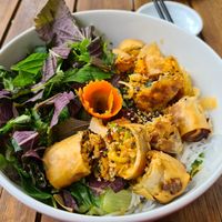 Springroll bowl with greens, herbs and rice noodles at Chay Vegan Kitchen in Nuremberg