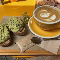 Avocado Toast  at Dulce de Leche - Boutique San Vicente in Valencia