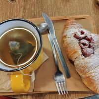 Raspberry vegan croissant at Dulce de Leche - Boutique San Vicente in Valencia