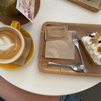 Oat caffe with carrot cake (gf)  at Dulce de Leche - Boutique Ruzafa in Valencia