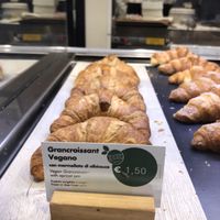 Vegan croissant with apricot jam at PSA - Mokà Cafe in Pisa