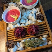 Gruß aus der Küche vorab, rote Beete at Bonvivant Cocktail Bistro in Berlin