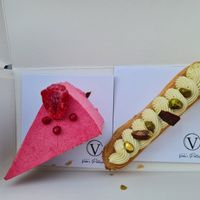 New vegan eclaire on the right at Viola's Patisserie in Eindhoven