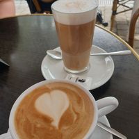 Cappuccino und Latte Macciato mit Haferflocken at Café Margareta in Erlangen