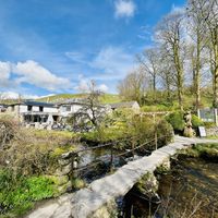 Hotel and bridge   at Beck Hall in Malham