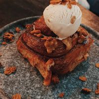 Cinnamon roll + soya ice cream  at BaganHood 蔬食餐酒館 in Taipei