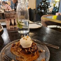 Toffee Cinnamon Roll with Ice Cream at BaganHood 蔬食餐酒館 in Taipei
